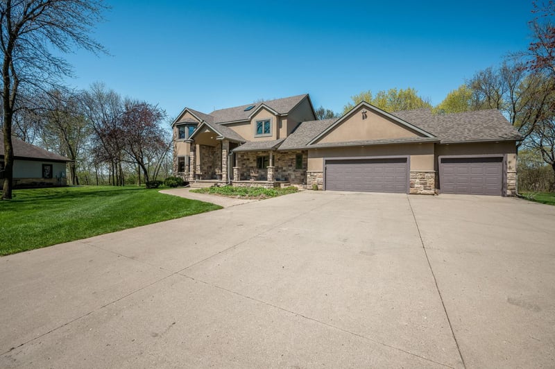 180 Joray Dr, Mankato, MN 56001