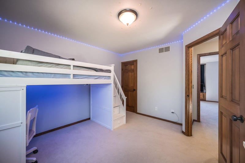 180 Joray Dr, Mankato, MN 56001
