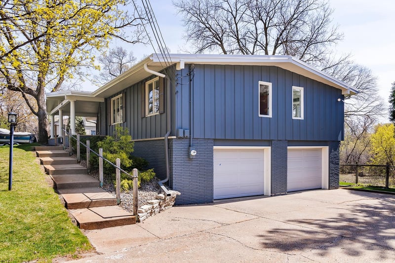 5621 Interlachen Cir, Edina, MN 55436