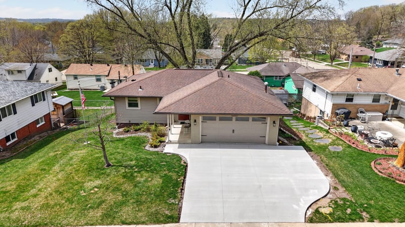 1561 11th Ave NE, Rochester, MN 55906