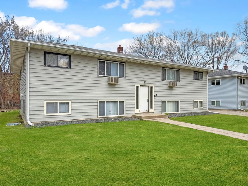 1106 18th St S, Moorhead, MN 56560