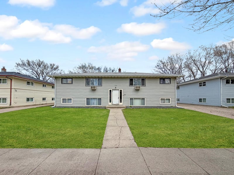1106 18th St S, Moorhead, MN 56560