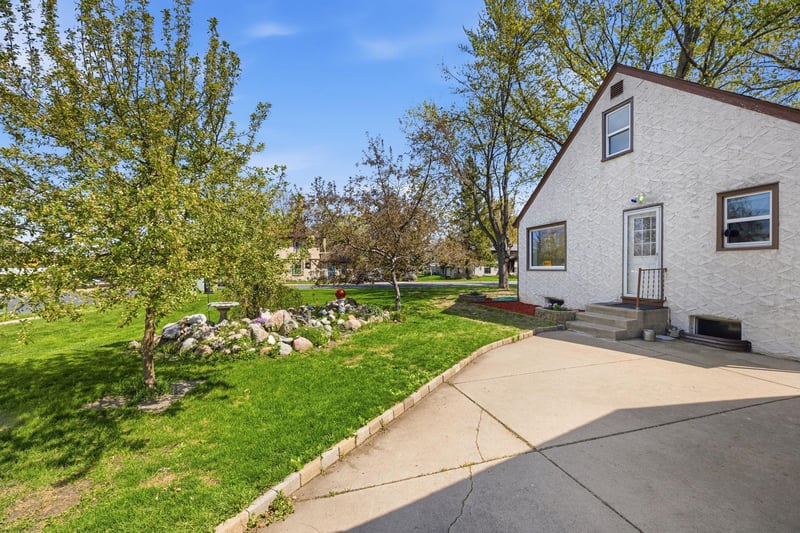107 5th St S, Delano, MN 55328