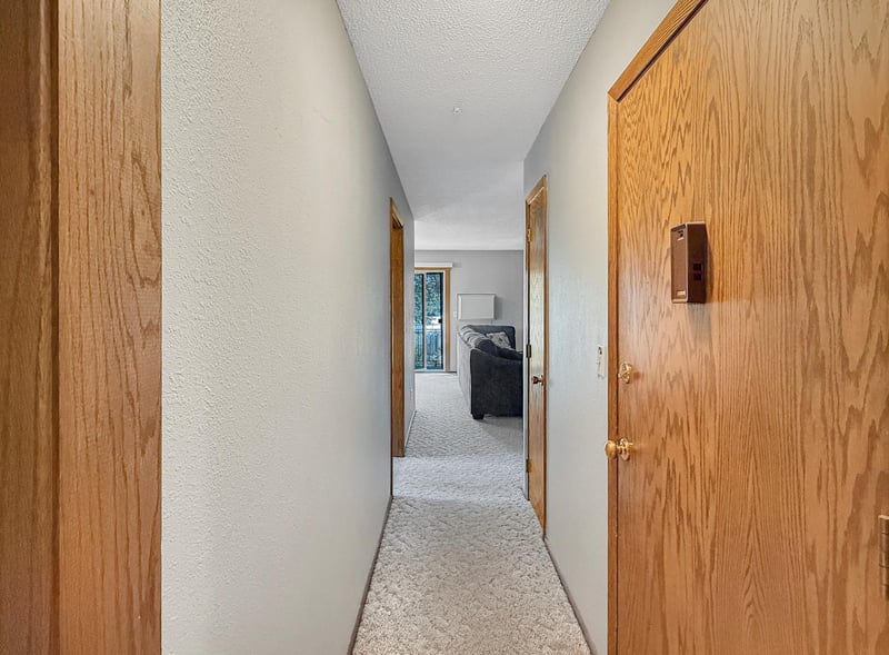 1225 7th St S #4, Moorhead, MN 56560