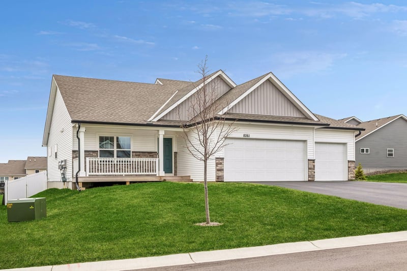 8261 Saddle Trl, Woodbury, MN 55129
