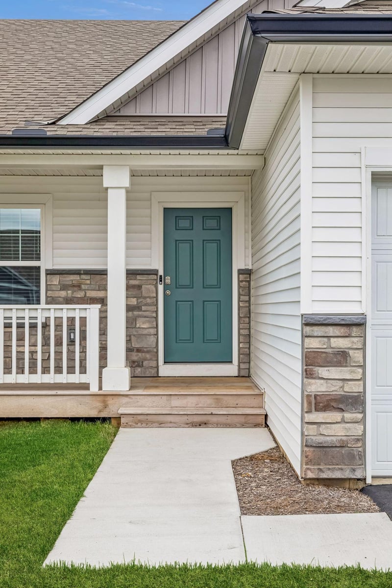 8261 Saddle Trl, Woodbury, MN 55129
