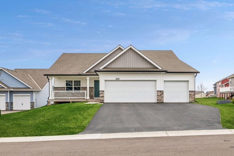 8261 Saddle Trl, Woodbury, MN 55129