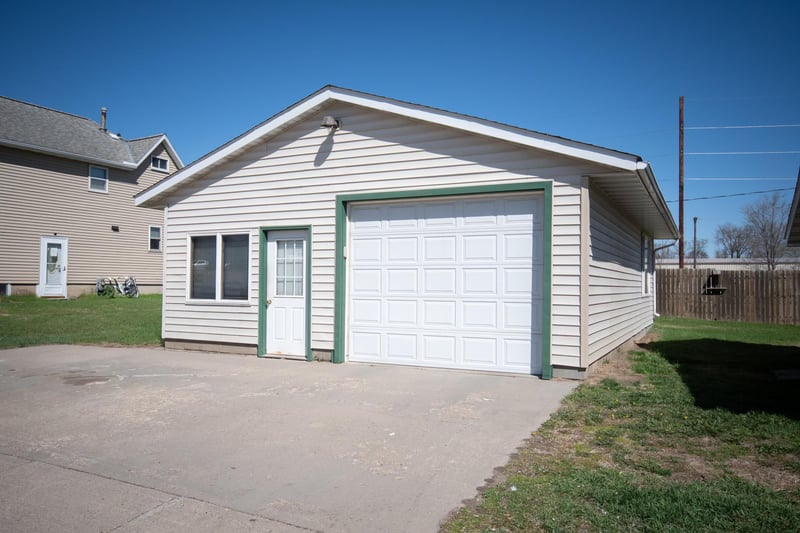 402 2nd St S, Sauk Centre, MN 56378