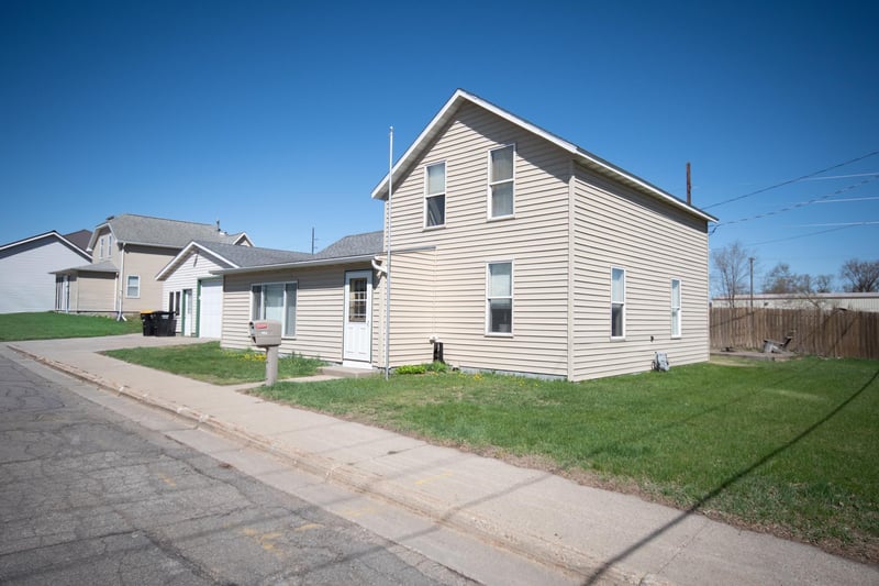 402 2nd St S, Sauk Centre, MN 56378