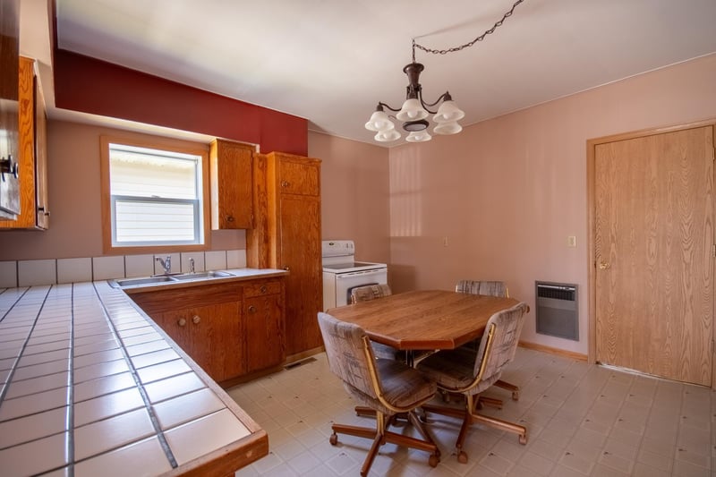 402 2nd St S, Sauk Centre, MN 56378