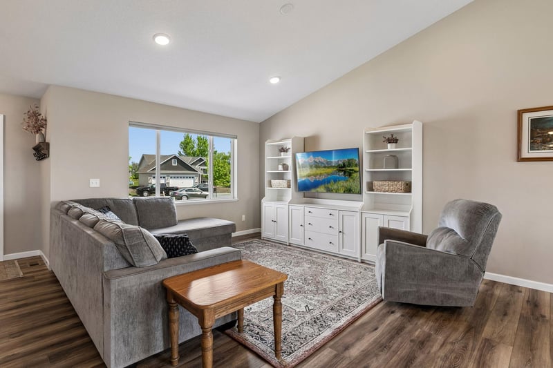 910 Emily Ct NE, Montgomery, MN 56069