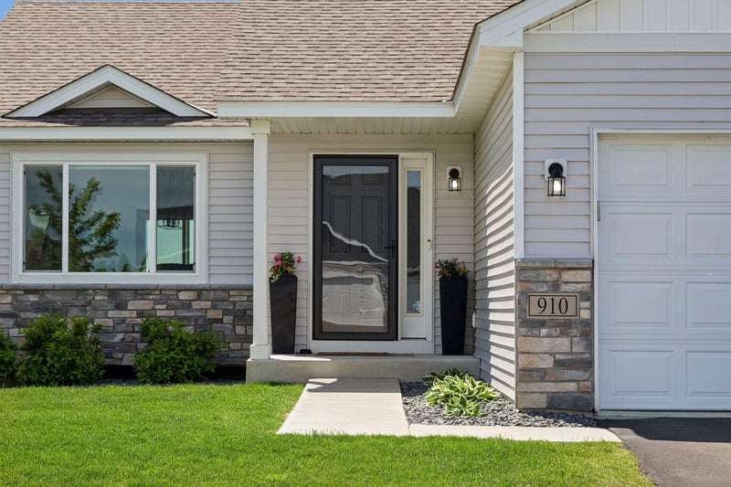 910 Emily Ct NE, Montgomery, MN 56069