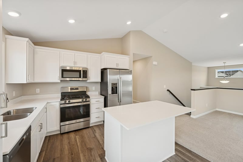 1003 Brandenburg Cir, Waverly, MN 55390