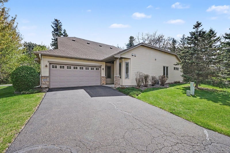 2318 Olivia Ct E, Maplewood, MN 55119