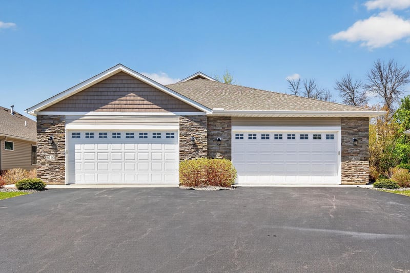 6200 Boulder Ridge Dr, Rockford, MN 55373