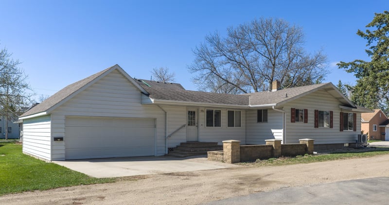 34 Ivy Ave NE, Richmond, MN 56368