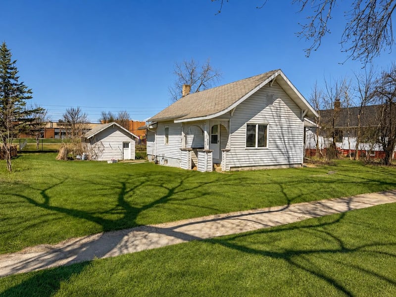 409 5th St NE, Staples, MN 56479