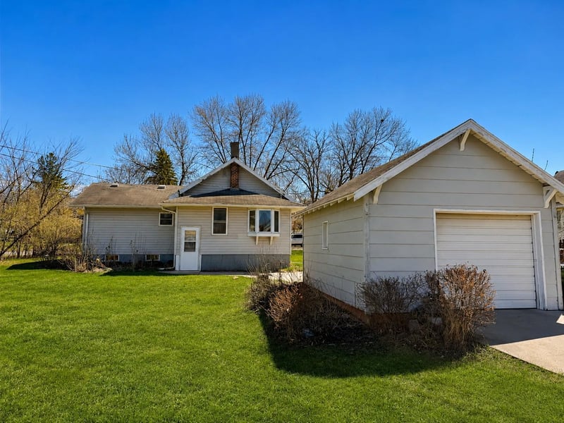 409 5th St NE, Staples, MN 56479