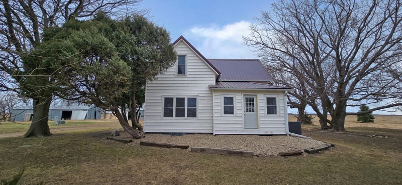 45760 710th St, Lakefield, MN 56150