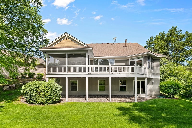 15 Hawthorne Ct, North Oaks, MN 55127