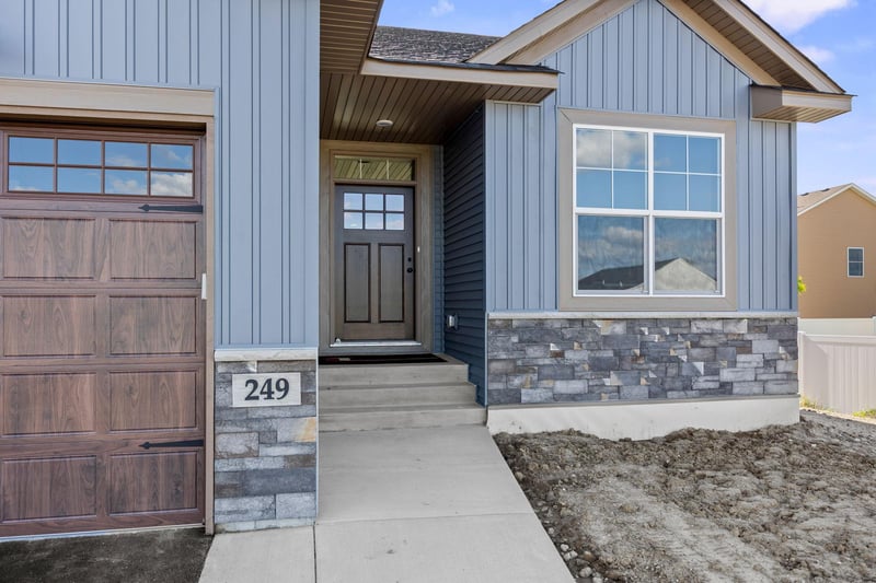 249 3rd St SW, Delano, MN 55328