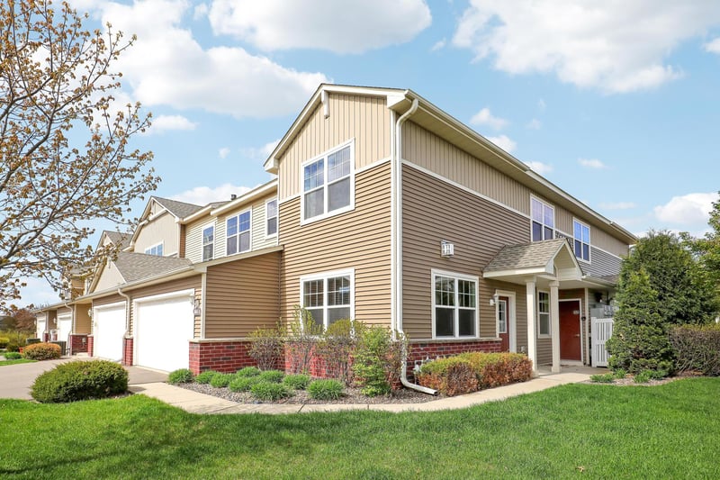 1601 Sumac Cir #A, Carver, MN 55315