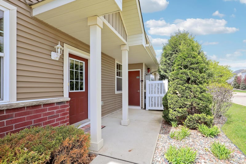 1601 Sumac Cir #A, Carver, MN 55315