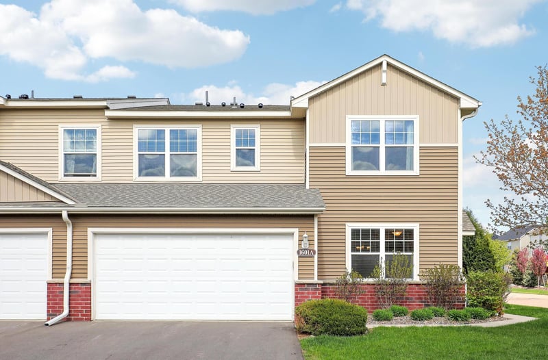 1601 Sumac Cir #A, Carver, MN 55315