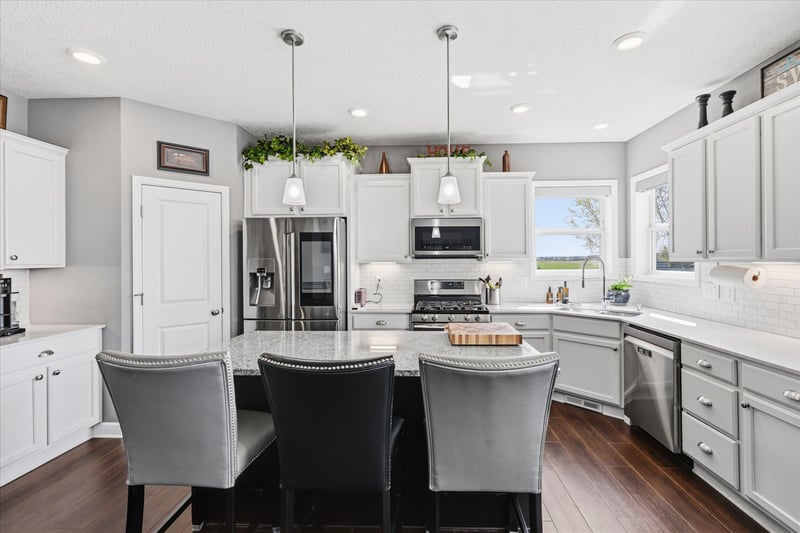 137 6th St NW, Delano, MN 55328