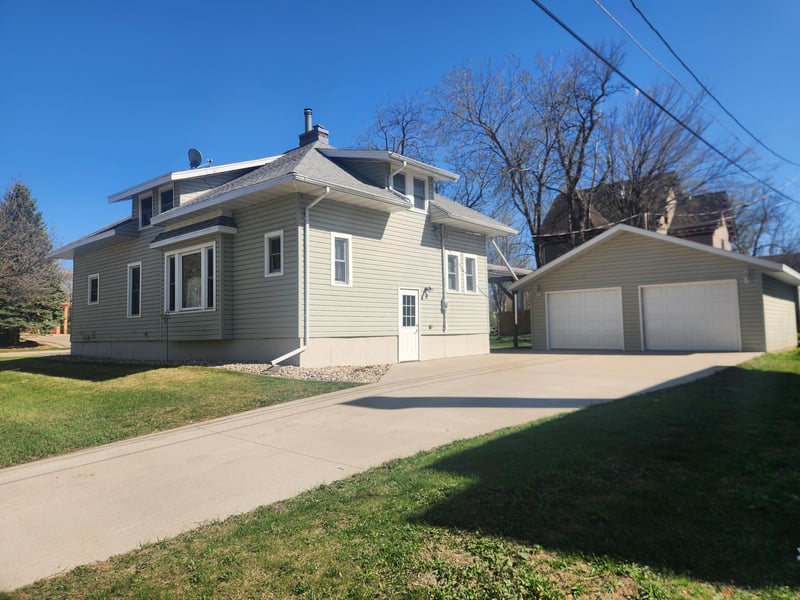 304 2nd Ave SE, Pipestone, MN 56164