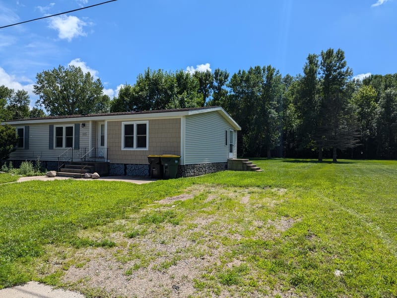 304 Valley View Dr, Redwood Falls, MN 56283