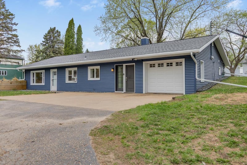 951 Washington St, Prescott, WI 54021