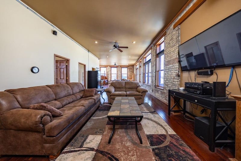 19 2nd Ave SE, Fairfax, MN 55332