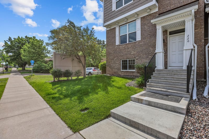 220 Monroe St, Anoka, MN 55303