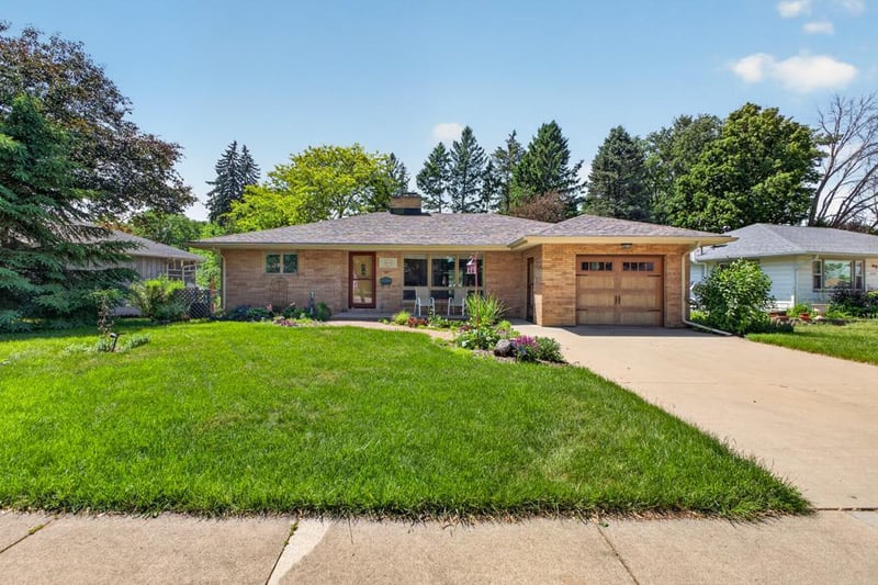 2329 16th Ave NW, Rochester, MN 55901