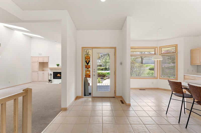 8914 Hilloway Rd, Eden Prairie, MN 55347