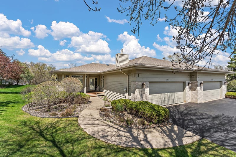 8914 Hilloway Rd, Eden Prairie, MN 55347