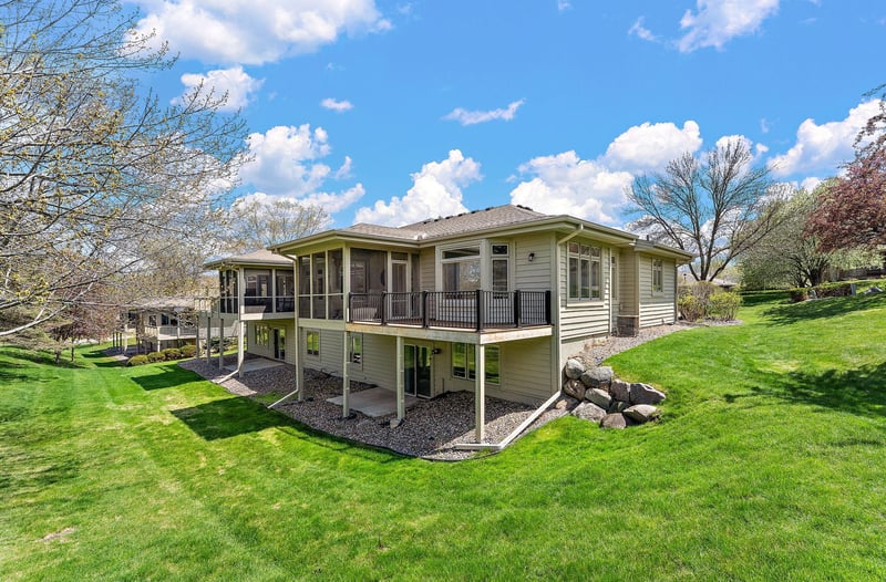 8914 Hilloway Rd, Eden Prairie, MN 55347