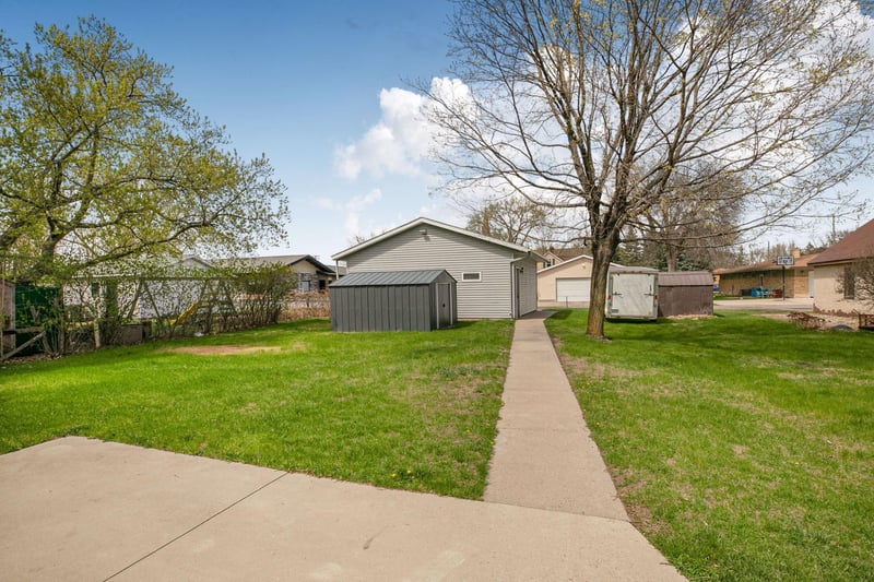 42 1st St SE, Richmond, MN 56368