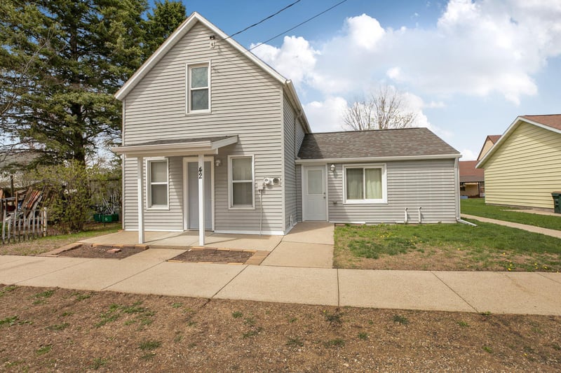 42 1st St SE, Richmond, MN 56368