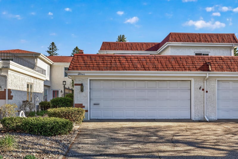 1805 Eagle Ridge Dr #4, Mendota Heights, MN 55118