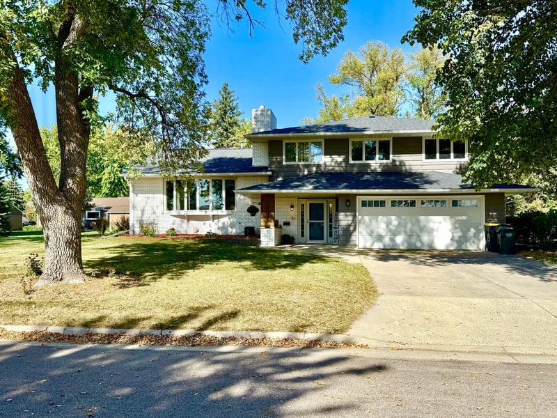 1000 W Birch Ave, Olivia, MN 56277