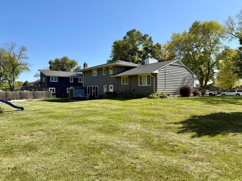 1000 W Birch Ave, Olivia, MN 56277