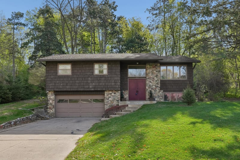 2891 Legion Ave N, Lake Elmo, MN 55042