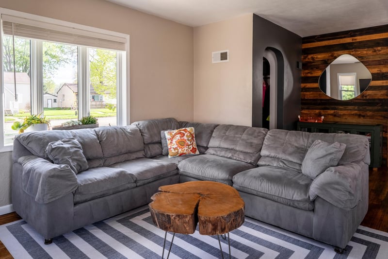 524 S 2nd St, La Crescent, MN 55947