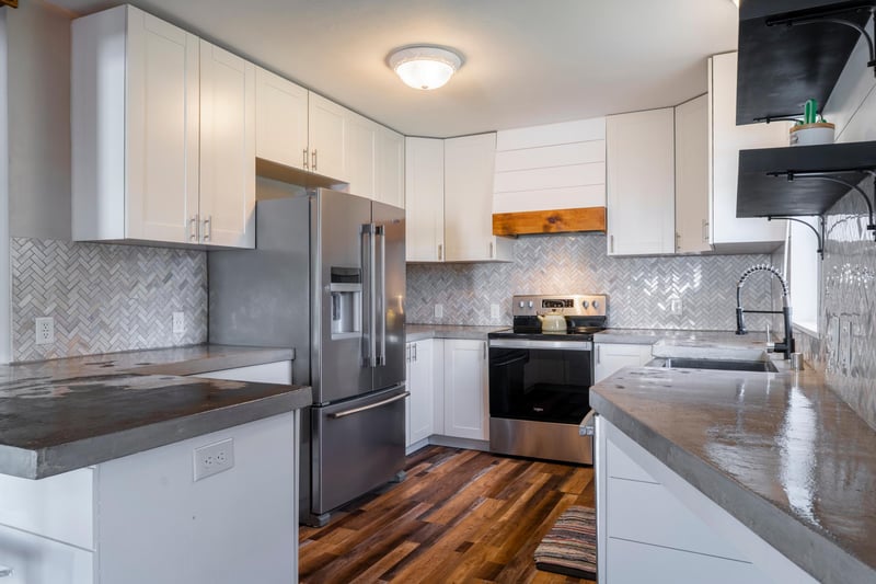 524 S 2nd St, La Crescent, MN 55947
