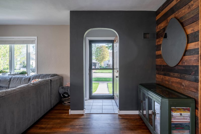 524 S 2nd St, La Crescent, MN 55947