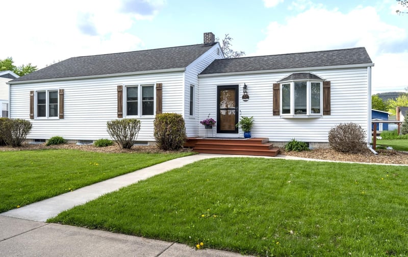 524 S 2nd St, La Crescent, MN 55947