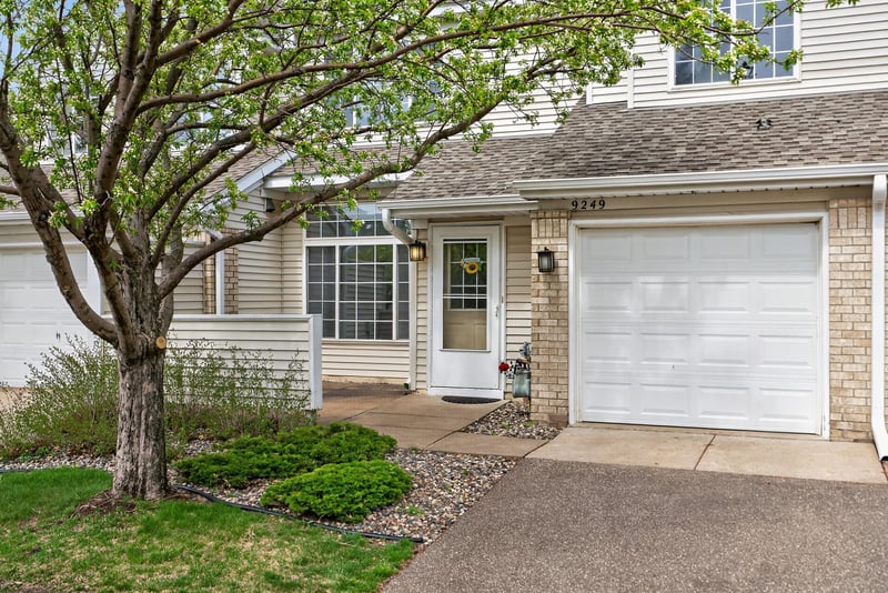 9249 Troon Ct, Woodbury, MN 55125