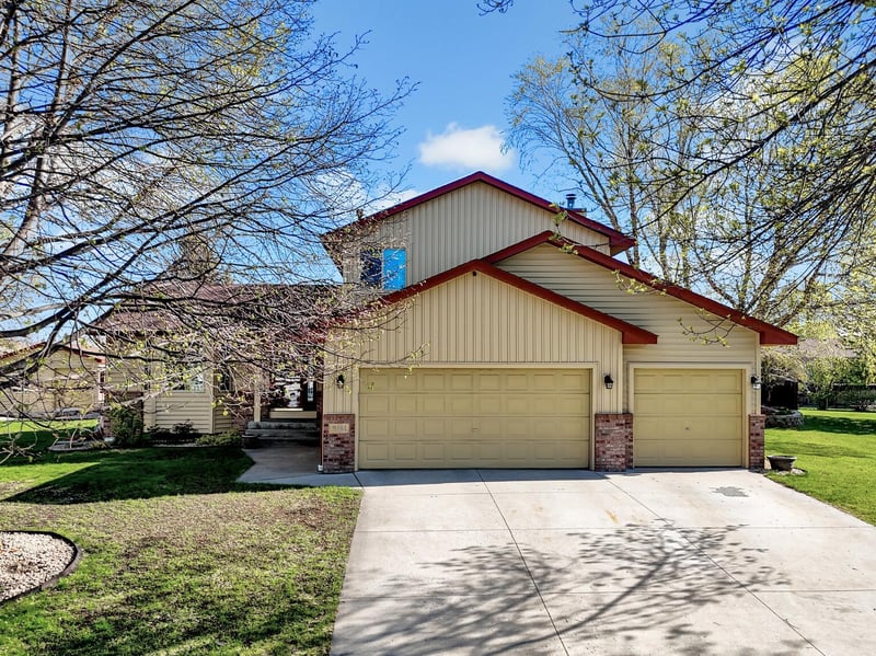 9161 N Kentucky Ave N, Brooklyn Park, MN 55445